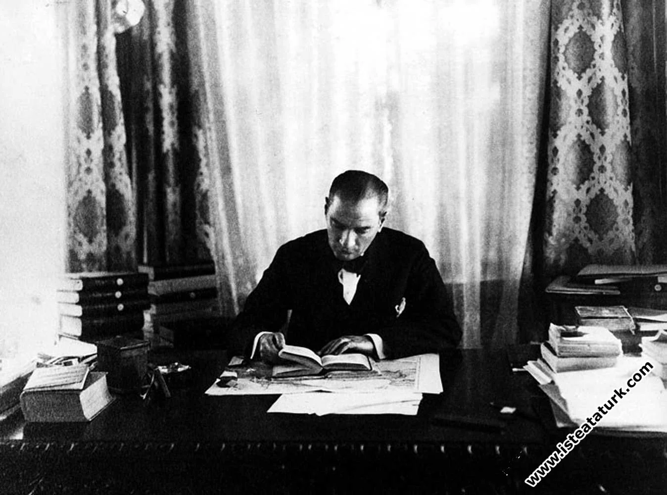 Edebî Bir Dahi... Mustafa Kemal Atatürk